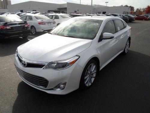 Photo Image Gallery & Touchup Paint: Toyota Avalon in Blizzard Pearl   (070)  YEARS: 2013-2013