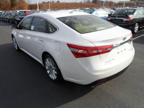 Photo Image Gallery & Touchup Paint: Toyota Avalon in Blizzard Pearl   (070)  YEARS: 2013-2013