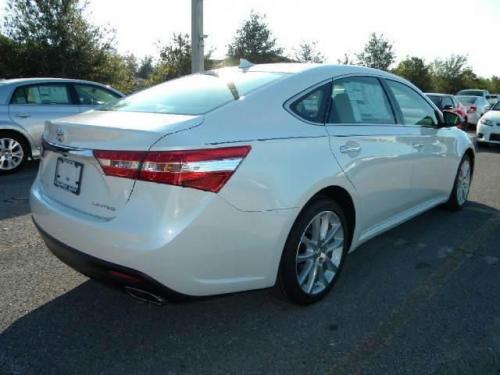 Photo Image Gallery & Touchup Paint: Toyota Avalon in Blizzard Pearl   (070)  YEARS: 2013-2013