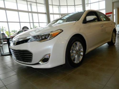 Photo Image Gallery & Touchup Paint: Toyota Avalon in Blizzard Pearl   (070)  YEARS: 2013-2013