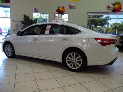 Photo Image Gallery & Touchup Paint: Toyota Avalon in Blizzard Pearl   (070)  YEARS: 2013-2013