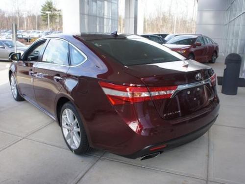 Photo Image Gallery & Touchup Paint: Toyota Avalon in Moulin Rouge Mica  (3T0)  YEARS: 2013-2013