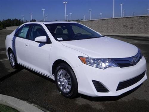 Photo Image Gallery & Touchup Paint: Toyota Camry in Super White   (040)  YEARS: 2012-2013