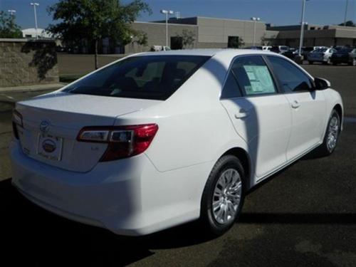 Photo Image Gallery & Touchup Paint: Toyota Camry in Super White   (040)  YEARS: 2012-2013