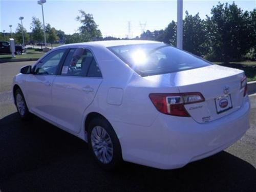 Photo Image Gallery & Touchup Paint: Toyota Camry in Super White   (040)  YEARS: 2012-2013