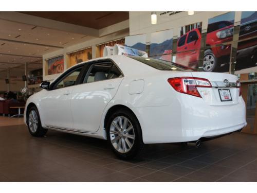 Photo Image Gallery & Touchup Paint: Toyota Camry in Super White   (040)  YEARS: 2012-2013