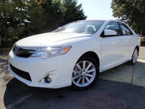 Photo Image Gallery & Touchup Paint: Toyota Camry in Super White   (040)  YEARS: 2012-2013