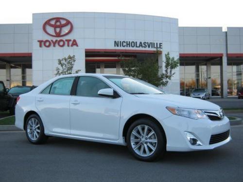 Photo Image Gallery & Touchup Paint: Toyota Camry in Super White   (040)  YEARS: 2012-2013