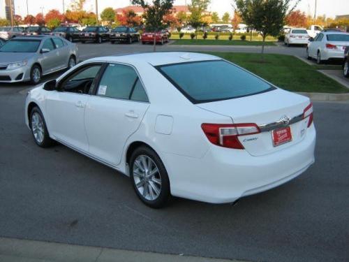 Photo Image Gallery & Touchup Paint: Toyota Camry in Super White   (040)  YEARS: 2012-2013