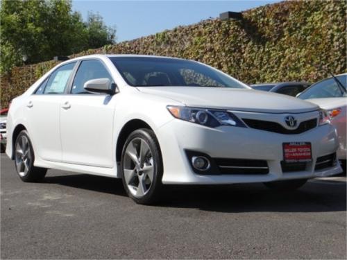 Photo Image Gallery & Touchup Paint: Toyota Camry in Blizzard Pearl   (070)  YEARS: 2012-2012