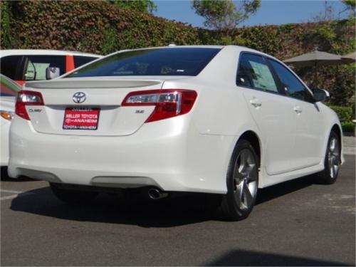 Photo Image Gallery & Touchup Paint: Toyota Camry in Blizzard Pearl   (070)  YEARS: 2012-2012