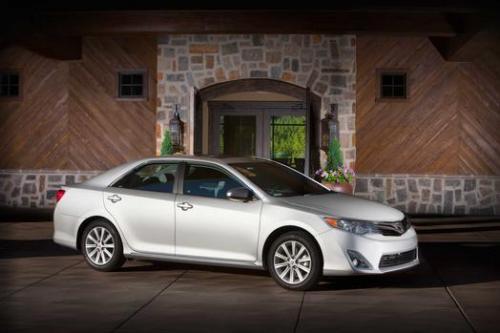Photo Image Gallery & Touchup Paint: Toyota Camry in Classic Silver Metallic  (1F7)  YEARS: 2012-2013