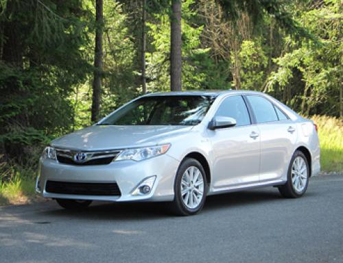 Photo Image Gallery & Touchup Paint: Toyota Camry in Classic Silver Metallic  (1F7)  YEARS: 2012-2013