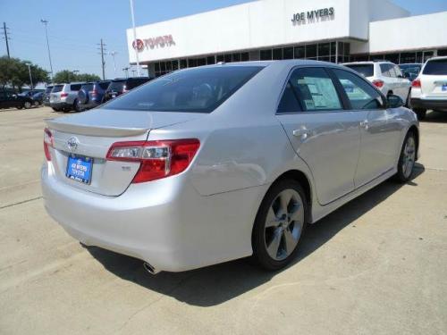 Photo Image Gallery & Touchup Paint: Toyota Camry in Classic Silver Metallic  (1F7)  YEARS: 2012-2013