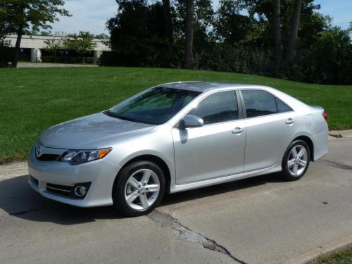 Photo Image Gallery & Touchup Paint: Toyota Camry in Classic Silver Metallic  (1F7)  YEARS: 2012-2013
