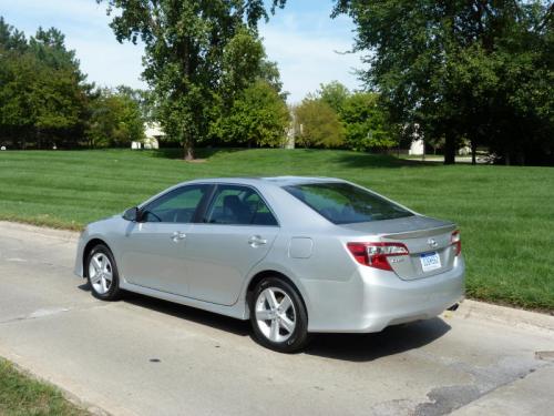 Photo Image Gallery & Touchup Paint: Toyota Camry in Classic Silver Metallic  (1F7)  YEARS: 2012-2013