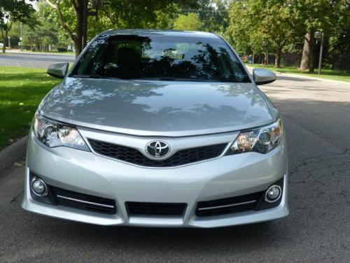 Photo Image Gallery & Touchup Paint: Toyota Camry in Classic Silver Metallic  (1F7)  YEARS: 2012-2013