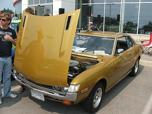 Photo Image Gallery & Touchup Paint: Toyota Celica in Gold Metallic   (520)  YEARS: 1973-1973