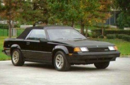 Photo Image Gallery & Touchup Paint: Toyota Celica in Gloss Black   (202)  YEARS: 1982-1985