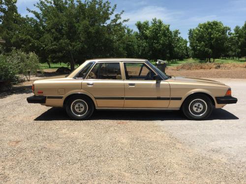 Photo Image Gallery & Touchup Paint: Toyota Cressida in Beige Metallic   (4A6)  YEARS: 1981-1983