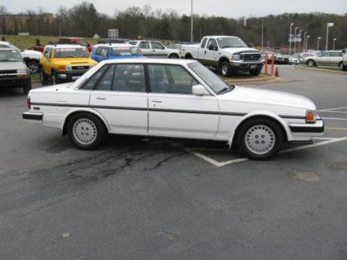 Photo Image Gallery & Touchup Paint: Toyota Cressida in Super White   (040)  YEARS: 1985-1988