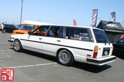 Photo Image Gallery & Touchup Paint: Toyota Cressida in Super White   (040)  YEARS: 1985-1988