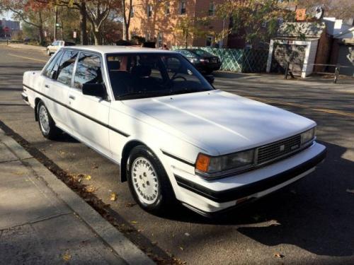 Photo Image Gallery & Touchup Paint: Toyota Cressida in Super White   (040)  YEARS: 1985-1988
