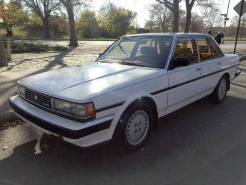 Photo Image Gallery & Touchup Paint: Toyota Cressida in Super White   (040)  YEARS: 1985-1988