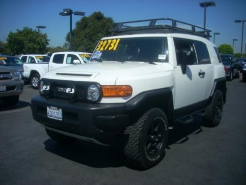 Photo Image Gallery & Touchup Paint: Toyota Fjcruiser in Iceberg    (058)  YEARS: 2008-2013