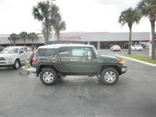 Photo Image Gallery & Touchup Paint: Toyota Fjcruiser in Army Green   (2KD)  YEARS: 2010-2013