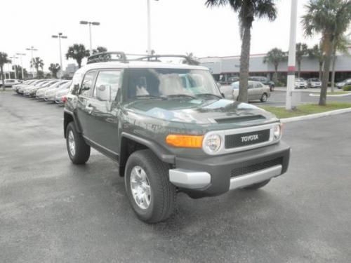 Photo Image Gallery & Touchup Paint: Toyota Fjcruiser in Army Green   (2KD)  YEARS: 2010-2013