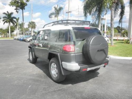 Photo Image Gallery & Touchup Paint: Toyota Fjcruiser in Army Green   (2KD)  YEARS: 2010-2013