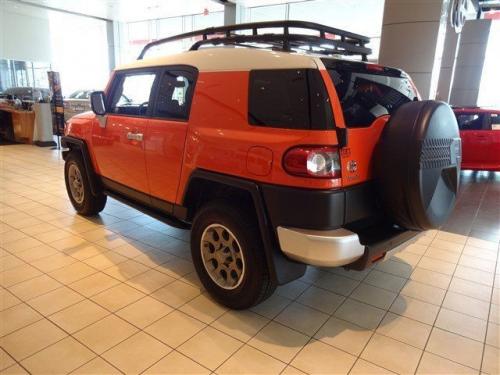 Photo Image Gallery & Touchup Paint: Toyota Fjcruiser in Magma    (2LF)  YEARS: 2013-2013