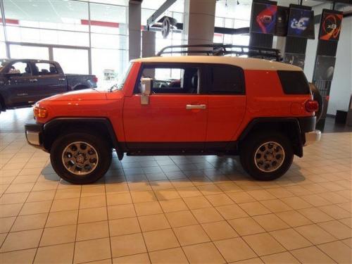 Photo Image Gallery & Touchup Paint: Toyota Fjcruiser in Magma    (2LF)  YEARS: 2013-2013