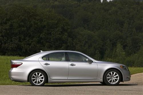 Photo Image Gallery & Touchup Paint: Lexus LS in Mercury Metallic   (1F2)  YEARS: 2007-2012