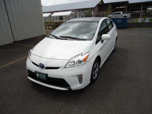Photo Image Gallery & Touchup Paint: Toyota Prius in Super White   (040)  YEARS: 2012-2013