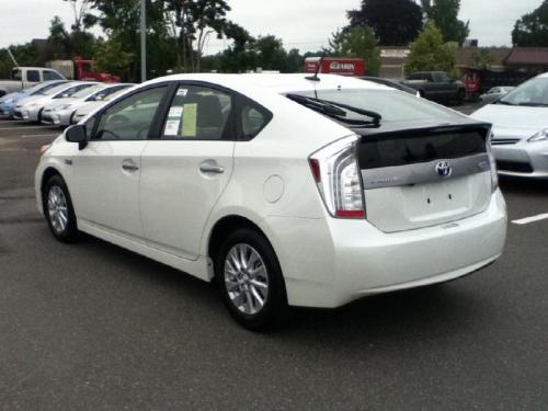 Photo Image Gallery & Touchup Paint: Toyota Prius in Super White   (040)  YEARS: 2010-2013