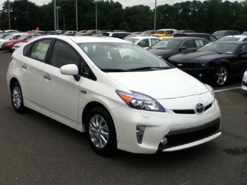 Photo Image Gallery & Touchup Paint: Toyota Prius in Super White   (040)  YEARS: 2012-2013