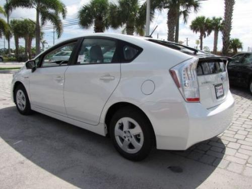 Photo Image Gallery & Touchup Paint: Toyota Prius in Blizzard Pearl   (070)  YEARS: 2012-2013