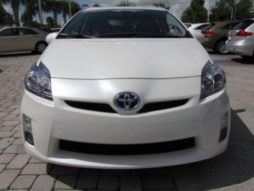 Photo Image Gallery & Touchup Paint: Toyota Prius in Blizzard Pearl   (070)  YEARS: 2010-2013