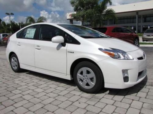Photo Image Gallery & Touchup Paint: Toyota Prius in Blizzard Pearl   (070)  YEARS: 2012-2013
