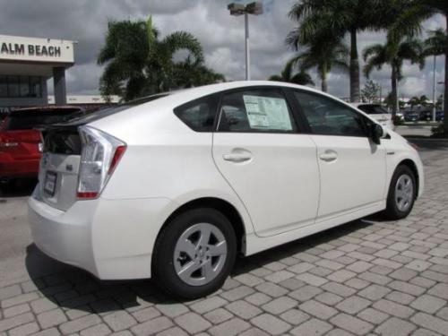 Photo Image Gallery & Touchup Paint: Toyota Prius in Blizzard Pearl   (070)  YEARS: 2012-2013