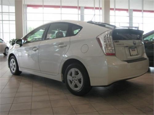Photo Image Gallery & Touchup Paint: Toyota Prius in Blizzard Pearl   (070)  YEARS: 2010-2013
