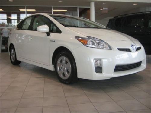 Photo Image Gallery & Touchup Paint: Toyota Prius in Blizzard Pearl   (070)  YEARS: 2010-2013