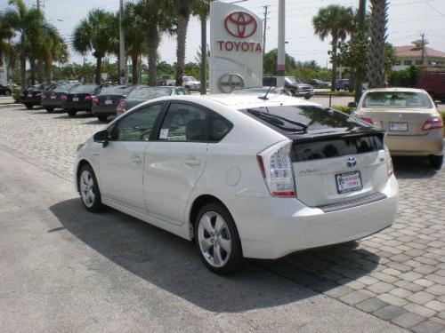 Photo Image Gallery & Touchup Paint: Toyota Prius in Blizzard Pearl   (070)  YEARS: 2010-2013