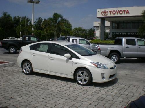 Photo Image Gallery & Touchup Paint: Toyota Prius in Blizzard Pearl   (070)  YEARS: 2010-2013