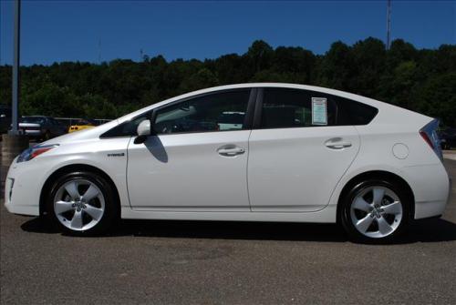 Photo Image Gallery & Touchup Paint: Toyota Prius in Blizzard Pearl   (070)  YEARS: 2012-2013