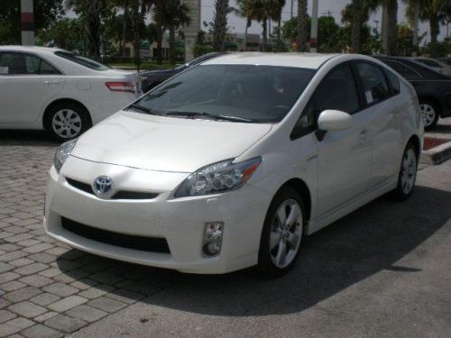 Photo Image Gallery & Touchup Paint: Toyota Prius in Blizzard Pearl   (070)  YEARS: 2010-2013