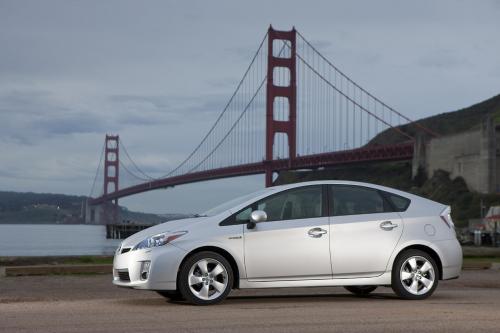 Photo Image Gallery & Touchup Paint: Toyota Prius in Classic Silver Metallic  (1F7)  YEARS: 2012-2013