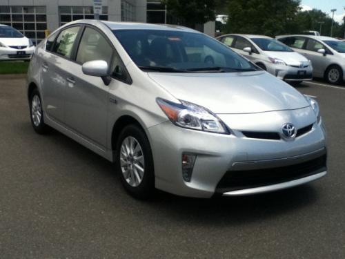 Photo Image Gallery & Touchup Paint: Toyota Prius in Classic Silver Metallic  (1F7)  YEARS: 2010-2013